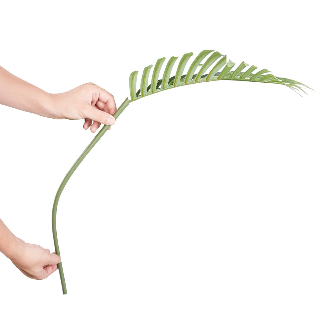 Artificial Palm Tree, 1.5m Tall Faux Plant, Secure PE Material & Anti-Tip Tilt Protection Low-Maintenance Plant, Lifelike Green Fake Tree for Home Office Warehouse Decor Indoor Outdoor